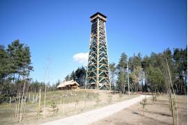 <b>Nowa atrakcja turystyczna <br>w regionie - wieża widokowa <br>w Przytarni, w gminie Karsin (ZDJĘCIA)</b>