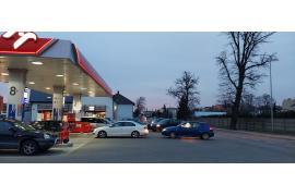 <b>Kolejki na stacjach paliw w regionie, również w Czersku (FOTO)</b>