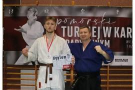 <b>Adrian Szyca z Klubu Karate Inazuma zajął II miejsce w KUMITE. Gratulujemy! (ZDJĘCIA)</b>