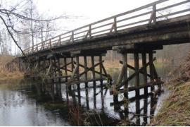 <b> Nadleśnictwo Rytel. Zamknięty most o konstrukcji drewnianej na rzece Brdzie (KOMUNIKAT)</b>