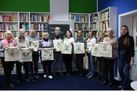 <b>Seniorzy z Czerska malowali torby (ZDJĘCIA)</b>