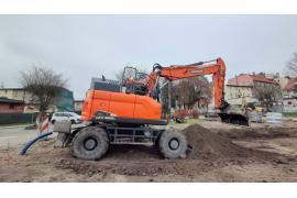 <b>CZERSK. Trwa budowa parkingu – zakończenie inwestycji do 15 grudnia. Utrudnienia w ruchu (FOTO)</b>