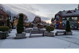 <b>CZERSK. W Czersku nie spadło dużo śniegu, ale jest ślisko szczególnie na chodnikach. Trzeba uważać  (ZDJĘCIA, WIDEO)</b>