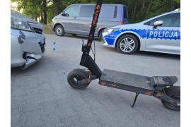 <b>Kolejny przypadek potrącenia osoby na hulajnodze - pow. chojnicki. 15-latek nie miał uprawnień do poruszania się hulajnogą elektryczną. APEL policji do rodziców (ZDJĘCIA)</b>