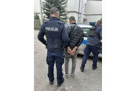 <b>CZERSK. Wtargnęli do mieszkania w Czersku i zaatakowali 42-latka. Zadali mu ciosy oraz zniszczyli wyposażenie na kwotę ponad 16 tysięcy. Wcześniej okradli dom w budowie (ZDJĘCIA)</b>