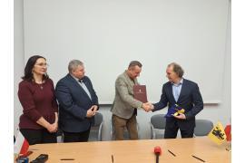 <b> POW. CHOJNICKI. Umowa na realizację projektu unijnego `Nastaw się na rozwój` podpisana. Celem rozwijanie umiejętności, kompetencji i kwalifikacji osób dorosłych</b>