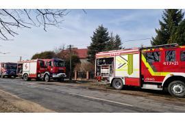 <b>GM. CZERSK. Pożar samochodu i garażu w Łubnej (ZDJĘCIA)</b>