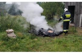 <b>GM. CZERSK. Ognisko ze śmieciami? Interwencja straży pożarnej i policji (ZDJĘCIA)</b>
