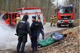 <b> POW. STAROGARDZKI. Wypadek komunikacyjny, pozorowana ucieczka osadzonych i pożar — ćwiczenia służb (ZDJĘCIA) </b>