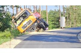 <b>GM. CZERSK. Droga Rytel - Zapędowo. Apel czytelnika (ZDJĘCIA)</b>