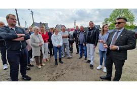 <b>CZERSK. Ulica Łukowska – burmistrz wskazał tymczasowe rozwiązanie na ciąg dla pieszych (ZDJĘCIA) </b>