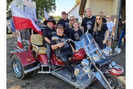 <b>CZERSK. II Zlot Motocyklowy w Czersku - początek imprezy oraz parada. 35. rocznica ślubu Marzeny i Henryka Osowskich. GRATULACJE! (ZDJĘCIA, WIDEO)</b>