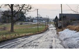 <b>GM. CZERSK. Podczas roztopów rozpuścił się też… asfalt (ZDJĘCIA)</b>