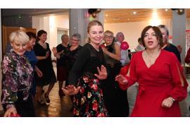 <b>CZERSK. Bal karnawałowo-walentynkowy pełen radości i tańca. Była też RANDKA W CIEMNO... (ZDJĘCIA, WIDEO)</b>