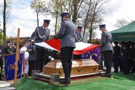 <b>GM. CZERSK – ŁĄG. Pogrzeb Adama Rekowskiego tragicznie zmarłego policjanta (ZDJĘCIA)</b>