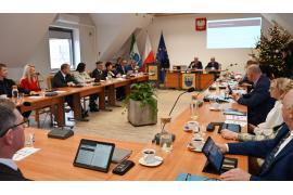 <b>AKTUALIZACJA - budżet na 2026 rok uchwalony. CZERSK. Rozpoczęła się sesja budżetowa. Radni decydują o budżecie gminy Czerska na 2026 rok - początek transmisji godz. 12.00 (ZDJĘCIA, WIDEO)</b>