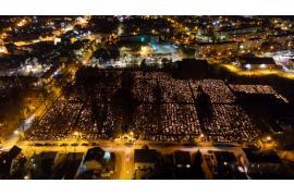 <b>CZERSK. Tysiące zniczy rozświetliły czerski cmentarz (ZDJĘCIA)</b>