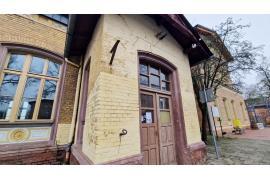 <b>CZERSK. Poczekalnia na dworcu ma być otwarta dłużej</b>