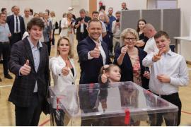<b>AKTUALIZACJA (2.06) - godz. 1.00 - Rafał Trzaskowski otrzymał 49 proc. głosów, Karol Nawrocki 51 proc. - wynika z zaktualizowanego badania late poll </b>