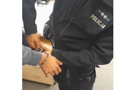 <b>Policjanci zatrzymali pięć osób poszukiwanych, jedną w Czersku. Jaki był powód wystawienia listu gończego za 59-latkiem z Czerska?</b>