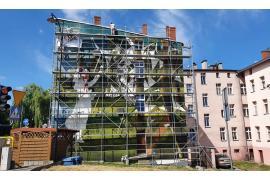 <b>Chojnicki mural nabiera kształtów i barw. Na bloku w Czersku powstanie duży mural</b>