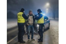 <b>Pieszy ubrany był jedynie w odzież jesienną, było około –8°C. Szedł z Gdańska, chciał dotrzeć pieszo do Poznania (APEL POLICJI)</b>