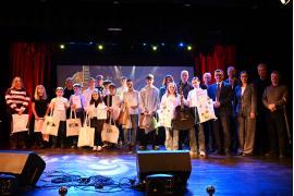 <b>CZERSK. Przegląd Gitarzystów ‘Złota Gitara’ - 1 miejsce zajął Kamil Serafinowicz, złotą gitarę zdobyły Amelia i Martyna Szulc. GRATULACJE! (ZDJĘCIA, WIDEO) </b>