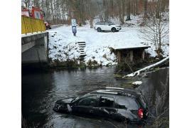 <b> AKTUALIZACJA - AUTO W BRDZIE... <br>POW. CHOJNICKI. Zdarzenie drogowe w miejscowości Wolność. Dachowanie samochodu – kierowcy, uważajcie na siebie! (ZDJĘCIA) </b>