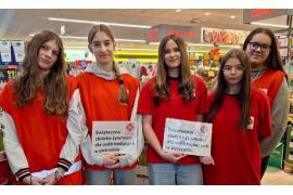 <b>CZERSK. Zbiórka żywności - włączyli się wolontariusze `CZERSKIEJ DWÓJKI` (PODZIĘKOWANIA, ZDJĘCIA)</b>