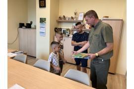<b>GM. CZERSK. Konrad i Ksawery zauważyli w lesie bałagan… i po prostu go posprzątali. Chłopcy pozostawili list (ZDJĘCIA)</b>