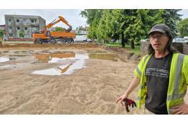 <b> CZERSK. Na placu Kalinowskich trwają prace archeologiczne (ZDJĘCIA, WIDEO) </b>