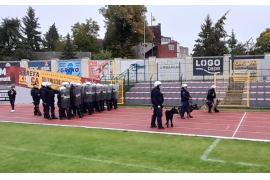 <b>POW. CHOJNICKI. `Zadyma` na chojnickim stadionie…nie, to tylko ćwiczenia policji (WIDEO)</b>