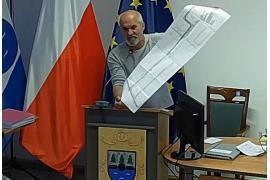 <b>CZERSK. Mieszkaniec nie zgadza się z podziałem terenu. Projekt trafił do komisji (WIDEO)</b>