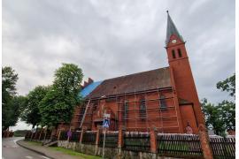 <b> GM. CZERSK. Trwają prace remontowe dachu łęskiego kościoła (ZDJĘCIA) </b>