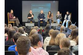 <b> GM. CZERSK. CUS Czersk - dwa tematy. 1. OPR zorganizował debatę profilaktyczną dla młodzieży (ZDJĘCIA). 2. Dołącz do bazy wolontariuszy CUS - nabór</b>