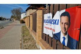 <b>CZERSK. Policja: Sprawcy zniszczeń banerów wyborczych ustaleni. Wpłynęły kolejne zgłoszenia (ZDJĘCIA)</b>