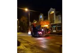 <b>GM.CZERSK. Na drogach i chodnikach, szczególnie tych mniej uczęszczanych, jest ślisko. Uważajcie (WIDEO)</b>