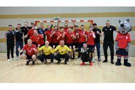 <b>CZERSK. MKS Handball Czersk pokonuje drużynę z Gdańska. Przed publicznością wystąpił m.in. Sebastian Sikorski z RoomX. Komentarz trenera Czerszczan (WIDEO, ZDJĘCIA) </b>