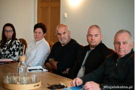 <b> CZERSK. Zobacz jak ma wyglądać APEL w sprawie wilków. Ile drapieżników jest w okolicy? Spór o zmianę w planie zagospodarowania - działki w Czersku. Posiedzenie komisji (ZDJĘCIA, WIDEO) </b>
