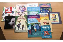 <b> Kolorowe książeczki po ukraińsku dla dzieci z Ukrainy w Bibliotece Publicznej w Czersku</b>