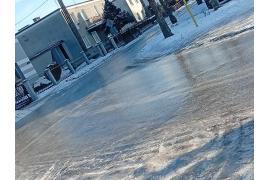 <b>CZERSK. AKTUALIZACJA. Gdzie są piaskarki? Na asfalcie lód...</b>