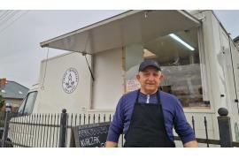 <b> CZERSK. FOOD TRUCK U ZDZISŁAWA ZAPRASZA! PYSZNE KURCZAKI Z ROŻNA! (ZDJĘCIA, OFERTA) </b>