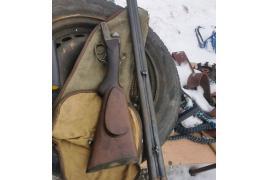 <b>Narkotyki, nielegalna broń i trzy osoby z zarzutami</b>