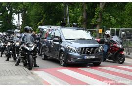 <b>CZERSK. Pogrzeb Roberta Musioła – koledzy pożegnali motocyklistę. Rodzina składa podziękowania za udział w uroczystości i wsparcie (WIDEO, ZDJĘCIA)</b>