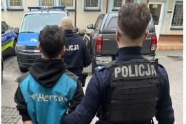 <b>GM. CZERSK. Policyjny pościg za 20-latkiem. Mężczyzna został zatrzymany, popełniał szereg wykroczeń w ruchu drogowym (ZDJĘCIA, WIDEO)</b>