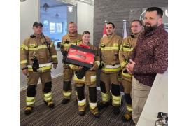 <b> GM. CZERSK. Prezent dla druhów z OSP Łąg. Prezes: Mam nadzieję, że strażacy nie będą musieli często używać piły</b>