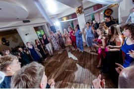<b>CZERSK. SP 1 CZERSK: Bal klas ósmych. Zabawa była świetna, jedzenie przepyszne, tort – palce lizać! (ZDJĘCIA, WIDEO)</b>