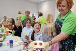 <b> GM. CZERSK. Smacznie i kolorowo! ŁĄG - Warsztaty kulinarne pt. `Z babcinej kuchni`oraz malowanie kamyków (ZDJĘCIA, WIDEO) </b>