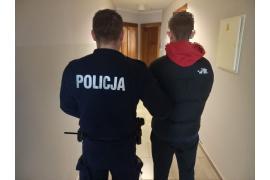 <b> CZERSK. Policjanci obudzili 17-latka – w jego łóżku znaleźli 114 woreczków amfetaminy </b>