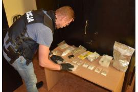 <b>Kryminalni zabezpieczyli znaczne ilości narkotyków - ponad 600 gramów. Wartość rynkowa narkotyków wynosi kilkadziesiąt tysięcy złotych</b>
